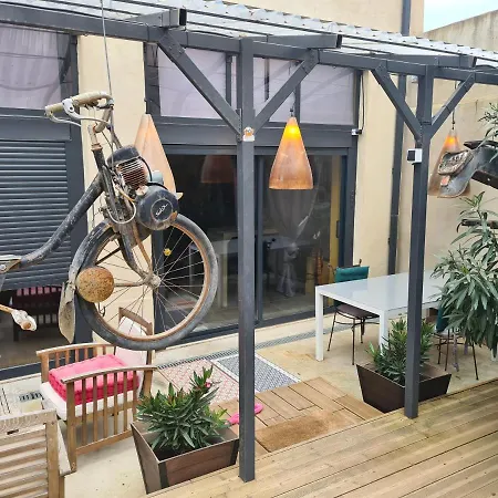Apartamento Studio Domloc entre Cité médiévale&Canal du midi ,dépaysant,jaccuzzi idéal couple,solo,pro,2 roues