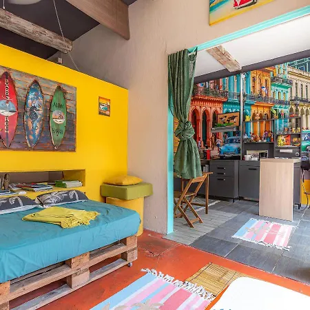 Studio Domloc entre Cité médiévale&Canal du midi ,dépaysant,jaccuzzi idéal couple,solo,pro,2 roues *