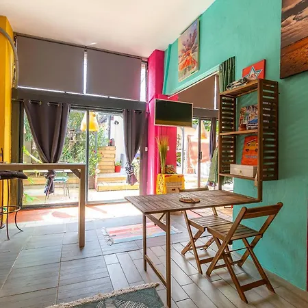 Studio Domloc entre Cité médiévale&Canal du midi ,dépaysant,jaccuzzi idéal couple,solo,pro,2 roues Apartamento