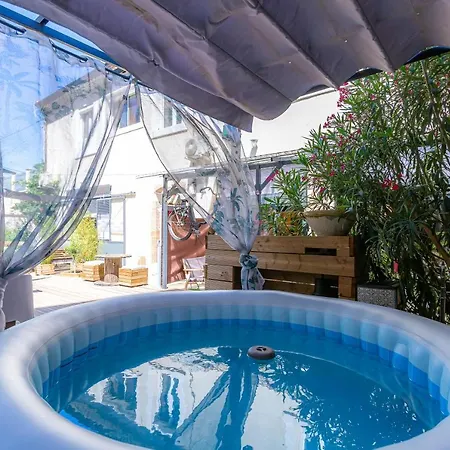 Apartment Domloc *