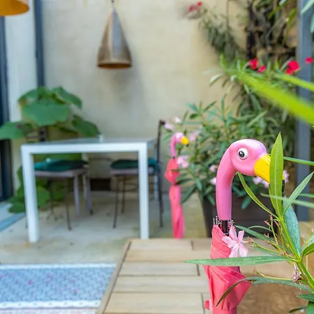 Studio Domloc entre Cité médiévale&Canal du midi ,dépaysant,jaccuzzi idéal couple,solo,pro,2 roues Apartamento *